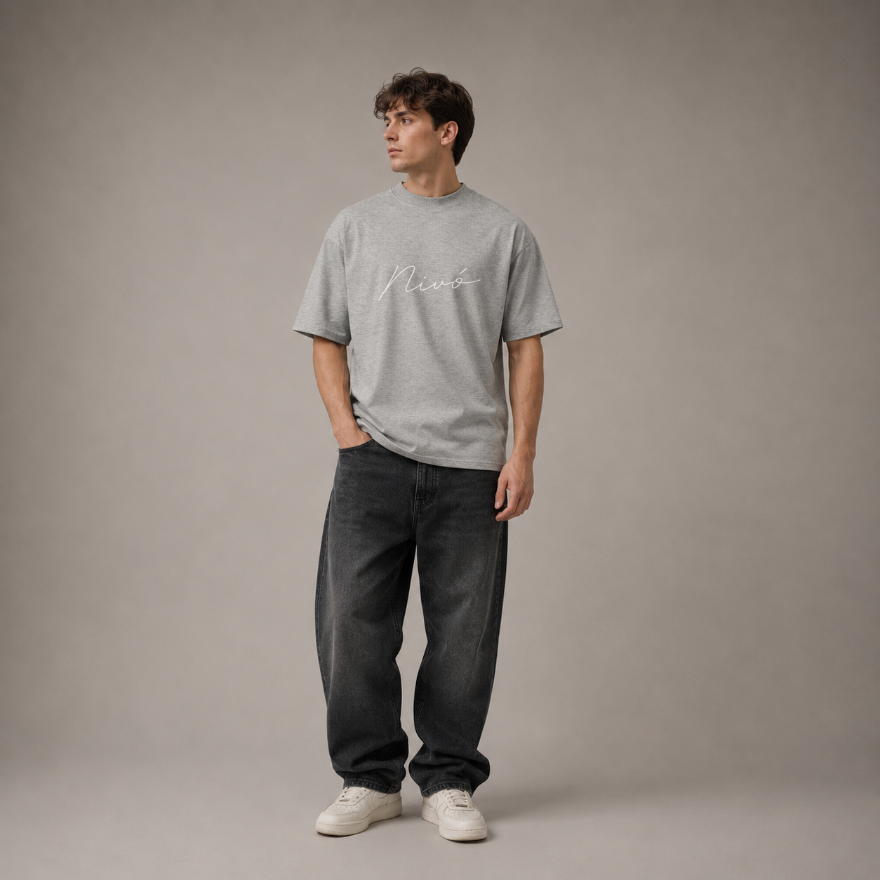 NIVÓ®oversize T-Shirt mit Signatur / GREY