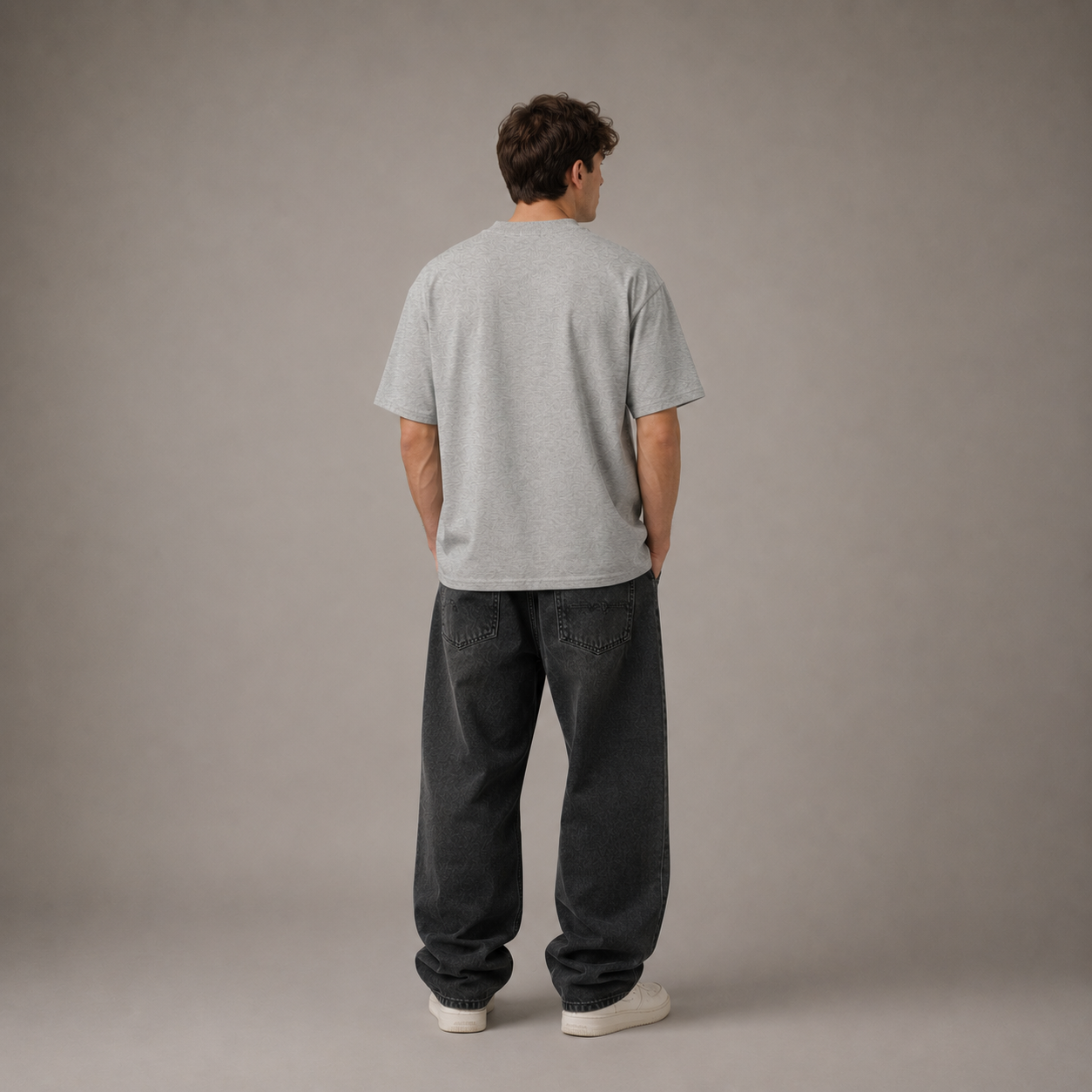 NIVÓ®oversize T-Shirt mit Signatur / GREY
