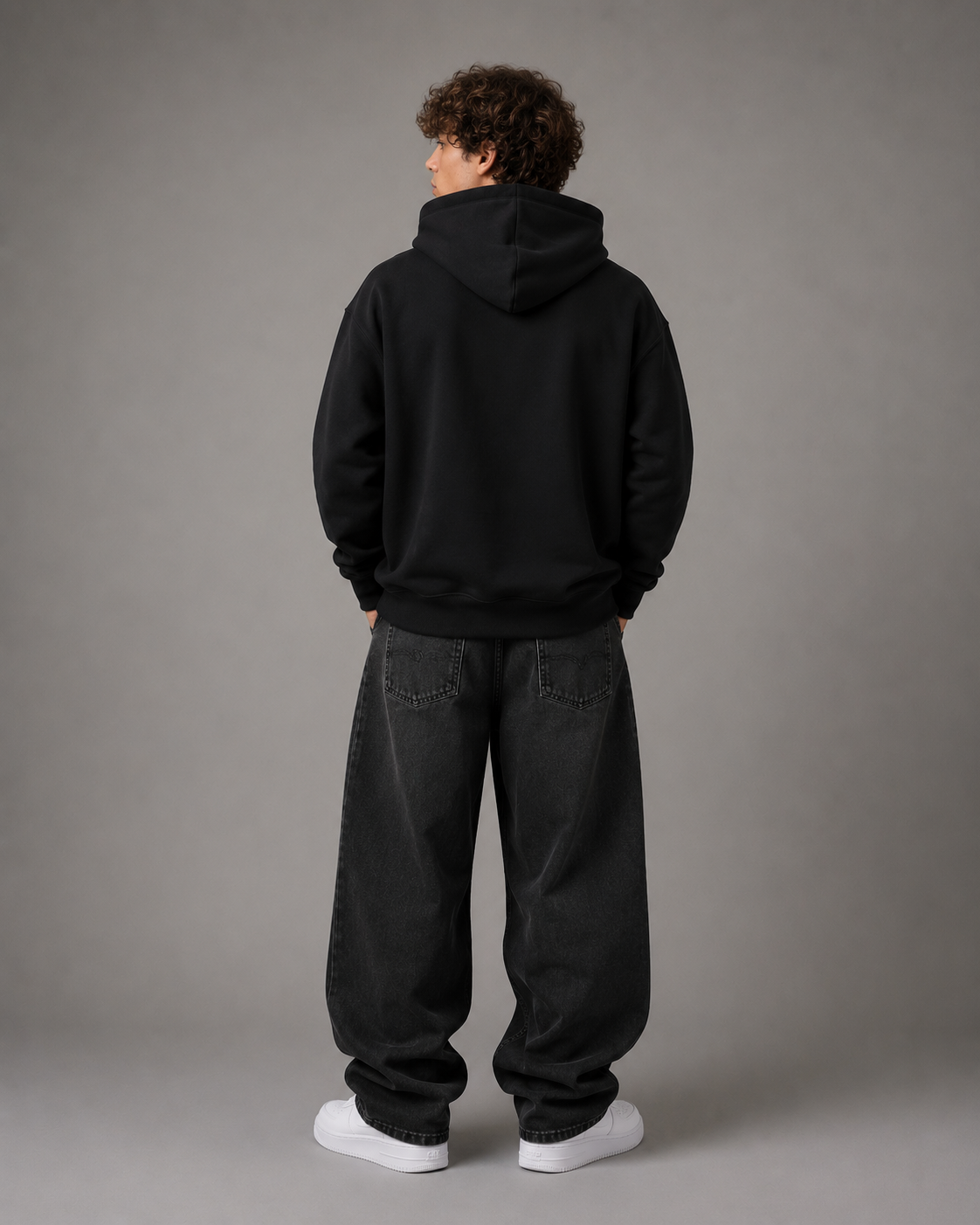 NIVÓ®oversize Hoodie mit Signatur / BLACK